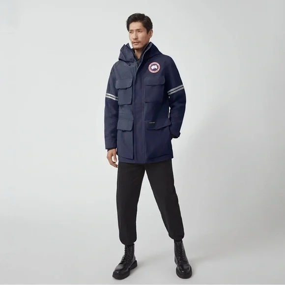 Beautiful new and blue Canada Goose Research Jacket - Picture 12 of 13